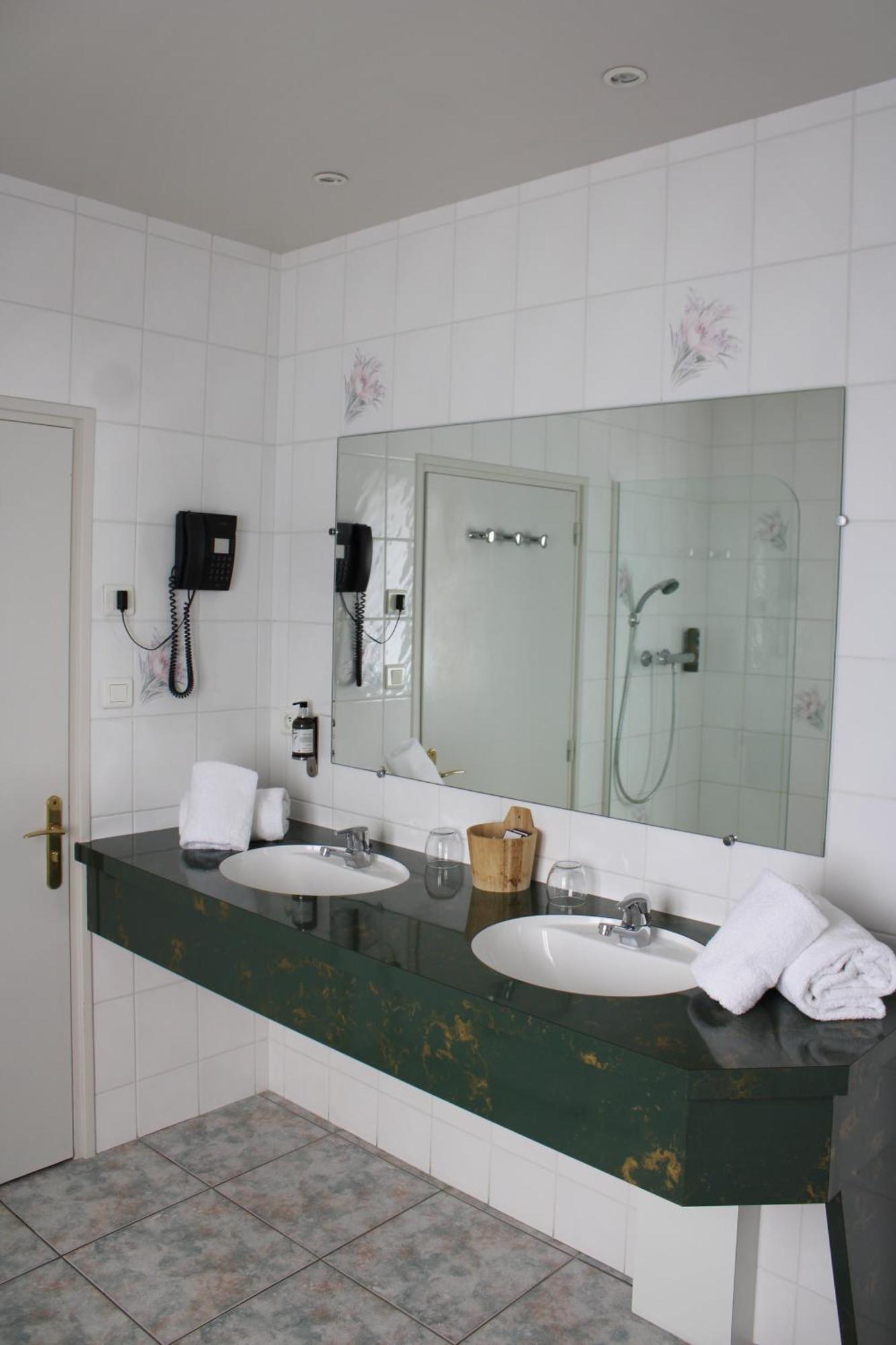 Auberge Du Lac, Sure Hotel Collection By Best Western Mesnil-Saint-Père エクステリア 写真