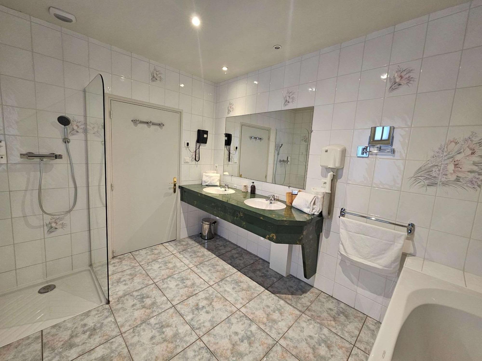 Auberge Du Lac, Sure Hotel Collection By Best Western Mesnil-Saint-Père エクステリア 写真