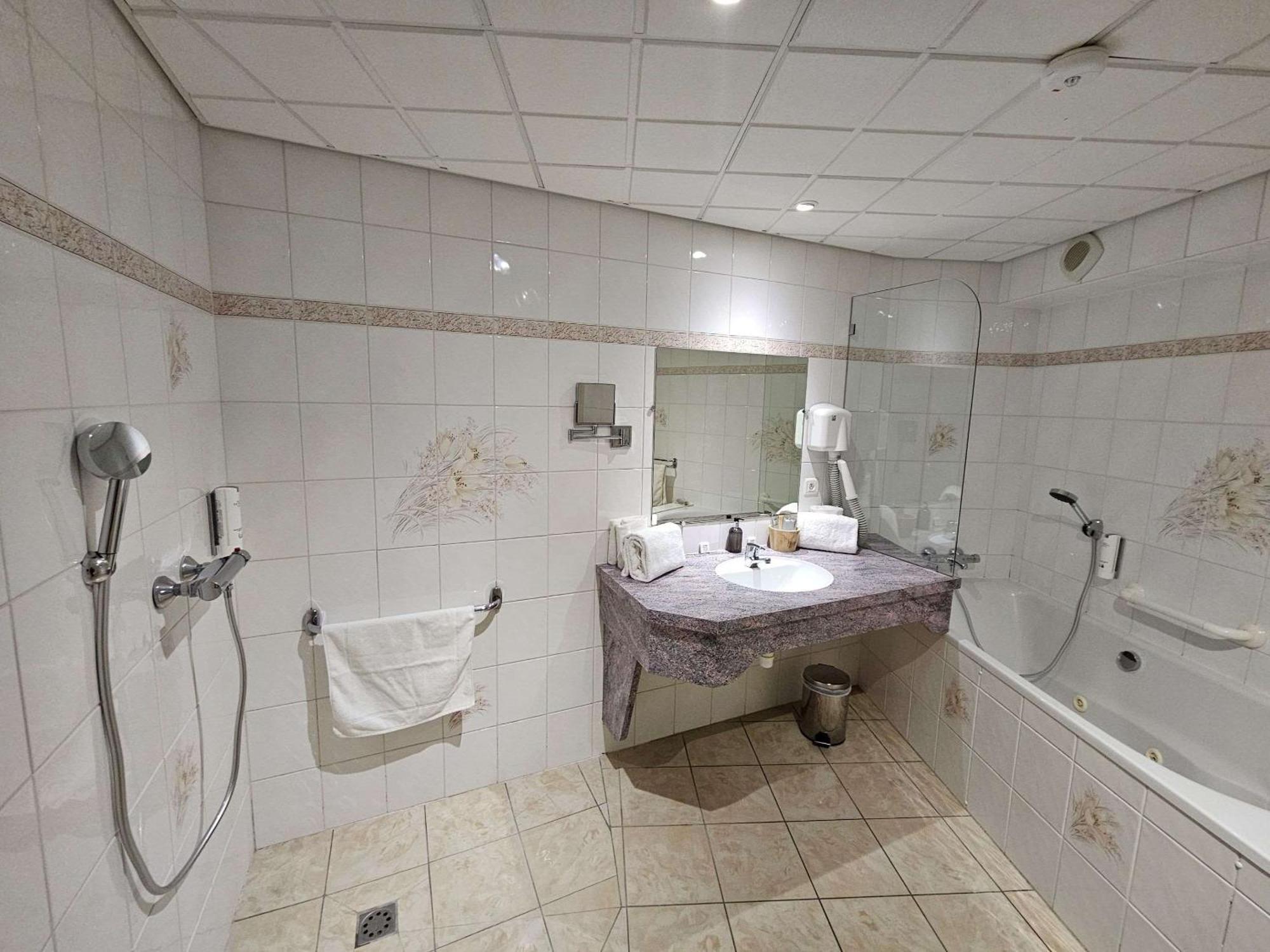 Auberge Du Lac, Sure Hotel Collection By Best Western Mesnil-Saint-Père エクステリア 写真